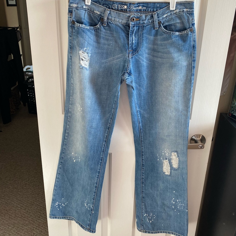 EUC Guess distressed jeans size 32